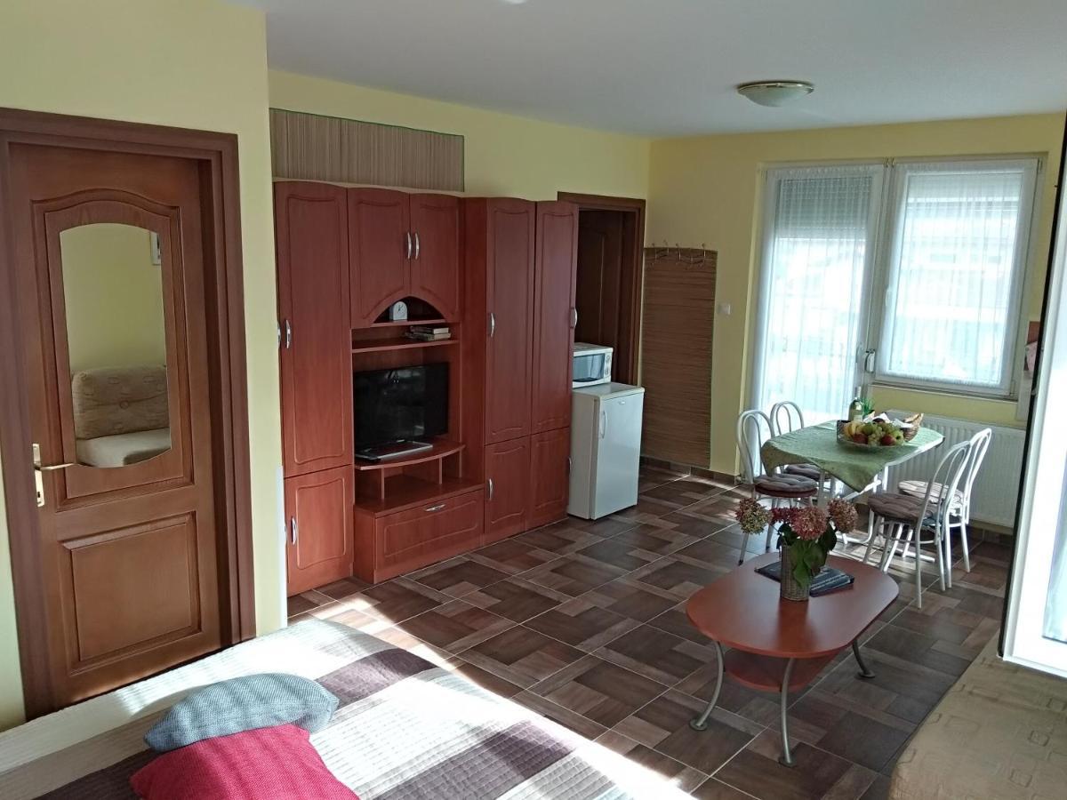 Yellow Apartmanhaz Bük Exteriör bild