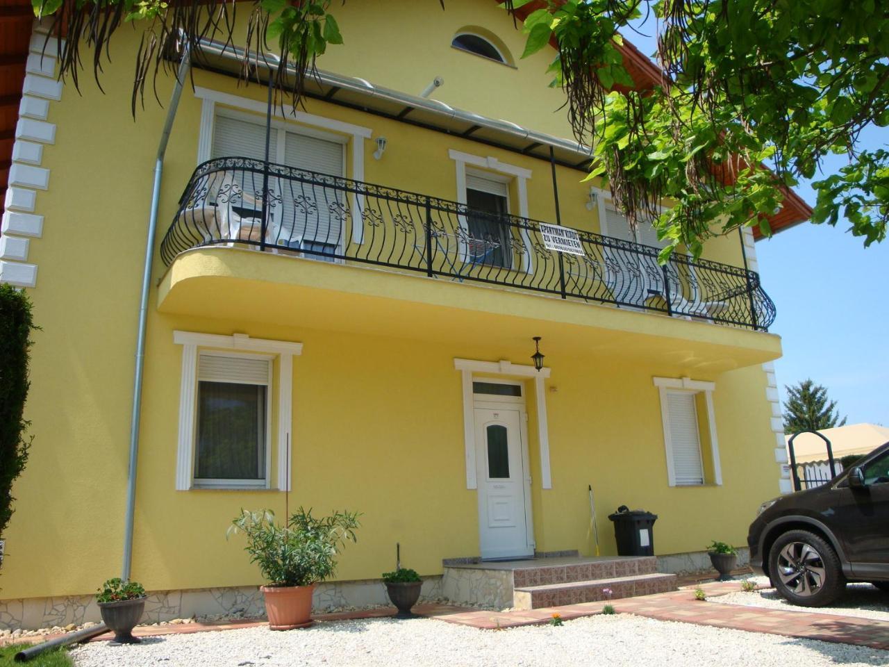 Yellow Apartmanhaz Bük Exteriör bild