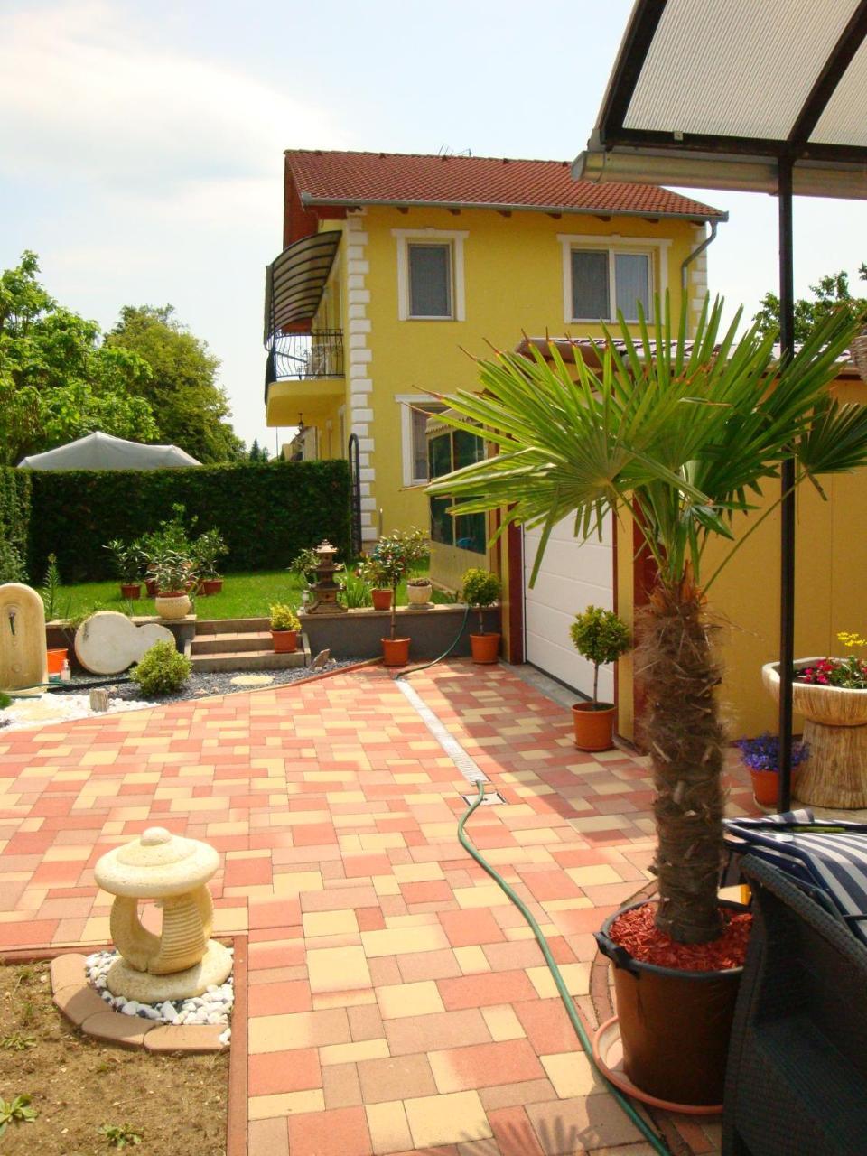 Yellow Apartmanhaz Bük Exteriör bild