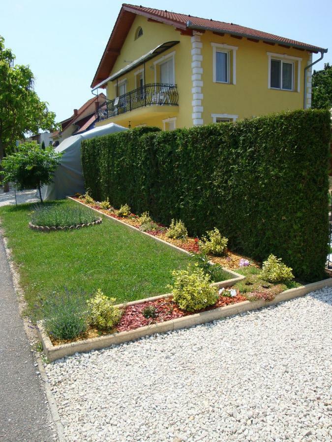 Yellow Apartmanhaz Bük Exteriör bild