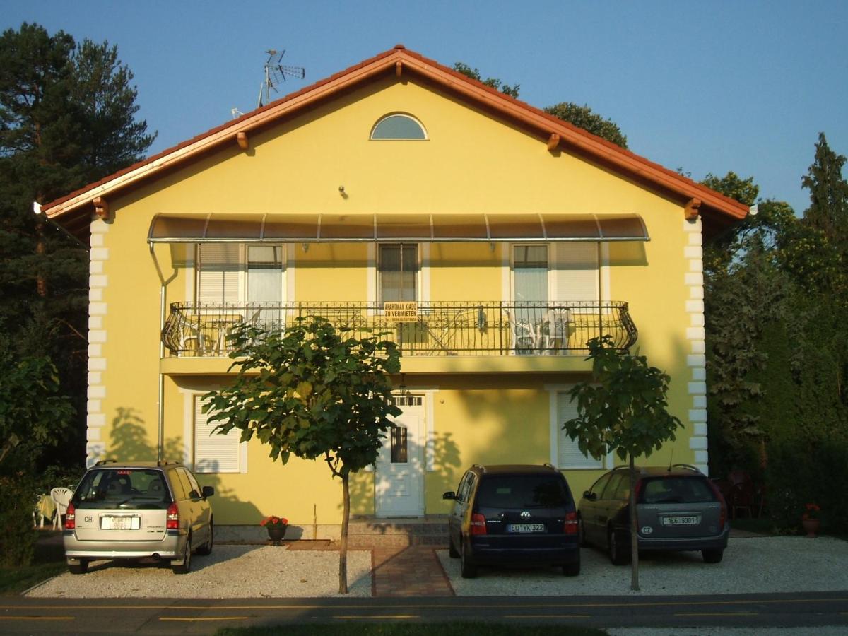 Yellow Apartmanhaz Bük Exteriör bild