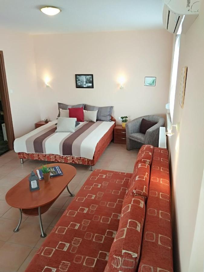 Yellow Apartmanhaz Bük Exteriör bild